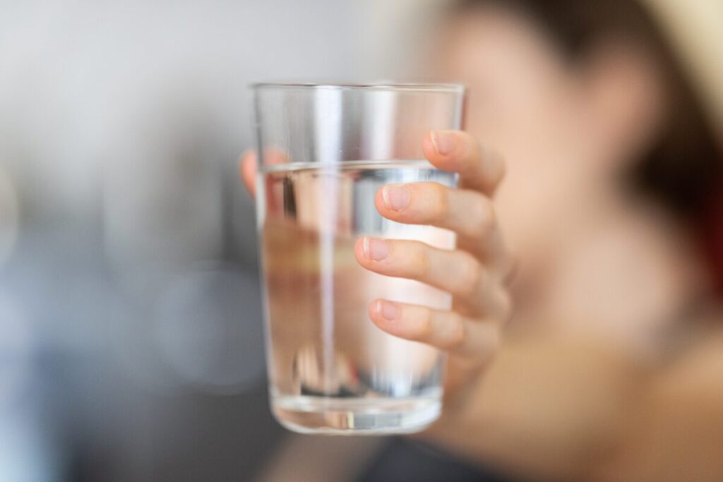 朝起きたら常温の水を一杯のむ