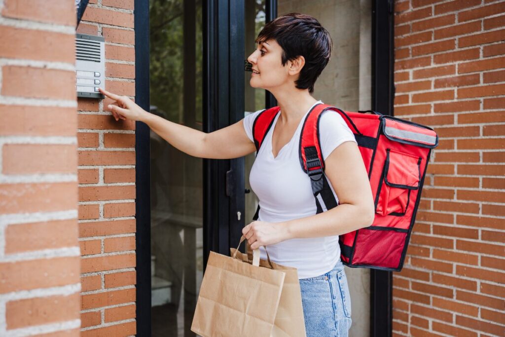 本当に稼げる副業
フードデリバリー
デリバリーの女性
