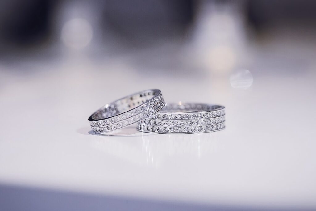 結婚指輪の本当の意味？歴史の裏側をご紹介
そもそも指輪って何？
結婚指輪