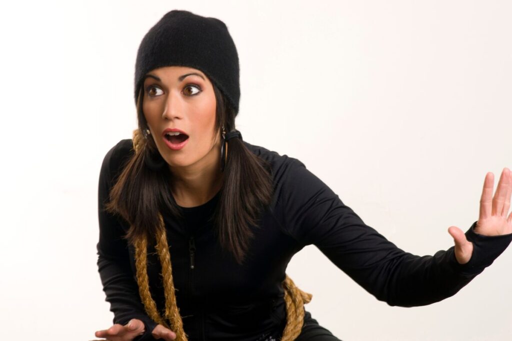 危険からいち早く逃げる完璧なスタートダッシュ
どんな時に逃げる？
逃げる準備をする女性