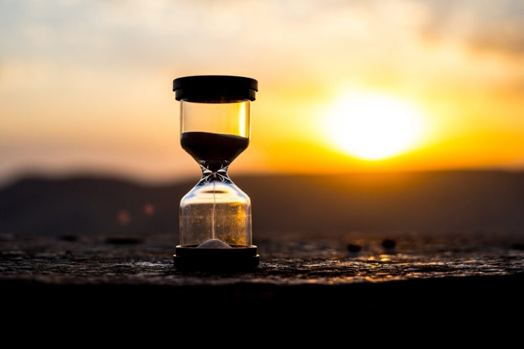 夫婦間の会話が減ったら
会話は減るものです
砂時計