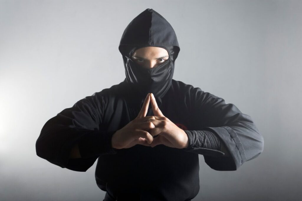 マッチングアプリ　フェードアウトが失礼なんて言ってられない！
フェードアウトの理由
どろんして消える男性