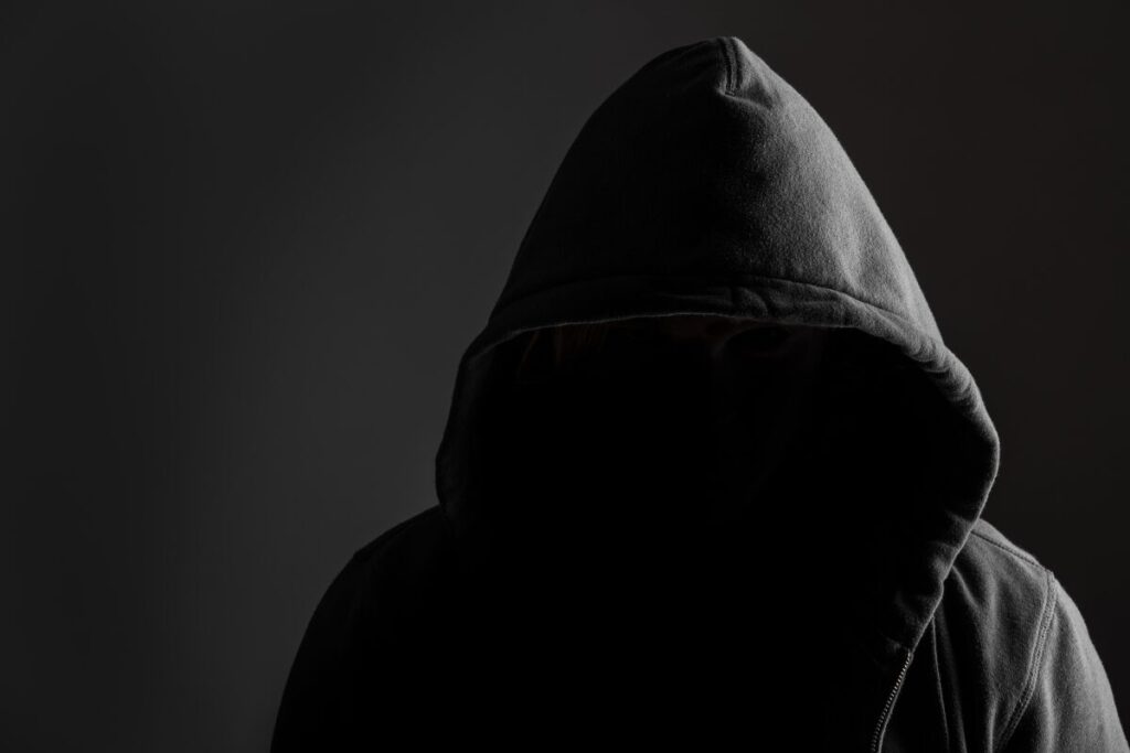 街は危険がいっぱい！犯罪が起こりやすい場所と時間
犯罪機会論
黒いフードの男