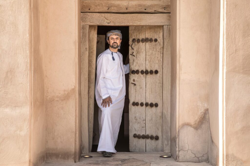 マッチングアプリにはまともな人がいない説？
業者や宗教の勧誘
扉を開ける怪しげな男性