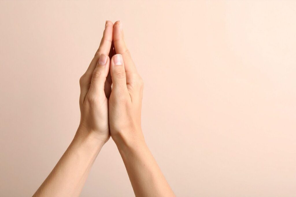 仲良し夫婦！理想の結婚生活の作り方
お互いを尊重する
手を合わせる男女