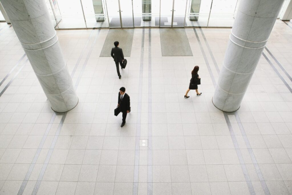 どうやら風の時代になったらしい
風の時代ってどんな時代
別々の方向に歩く人達