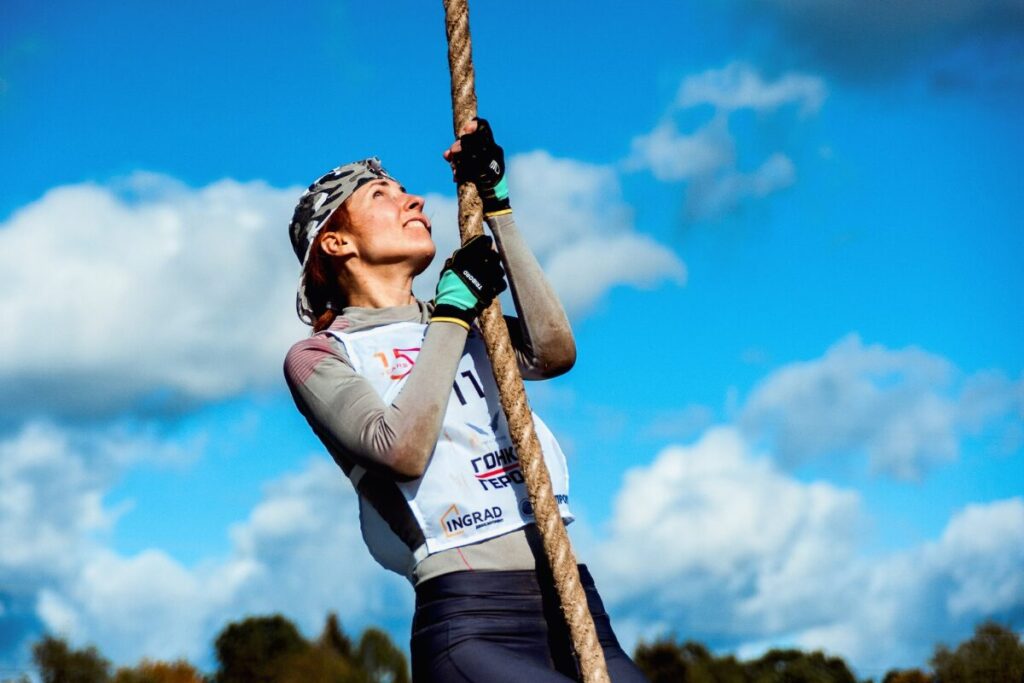 危険からいち早く逃げる完璧なスタートダッシュ
命をつなぐ30m
ロープにつかまる女性