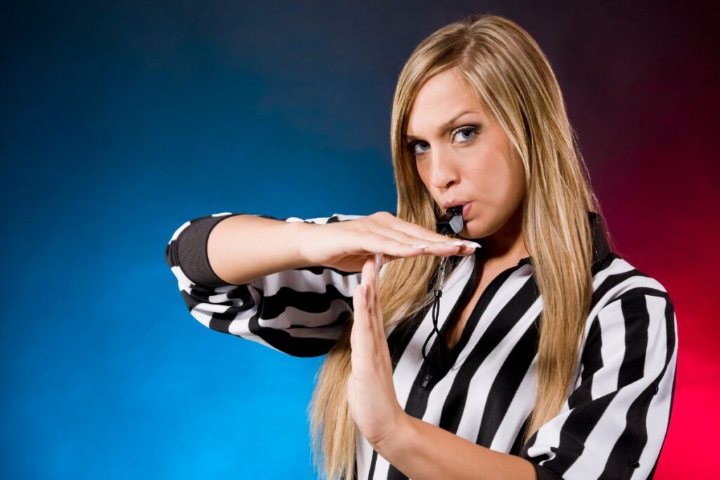 仲良し夫婦！理想の結婚生活の作り方
実践すべきルール
ホイッスルを吹く女性