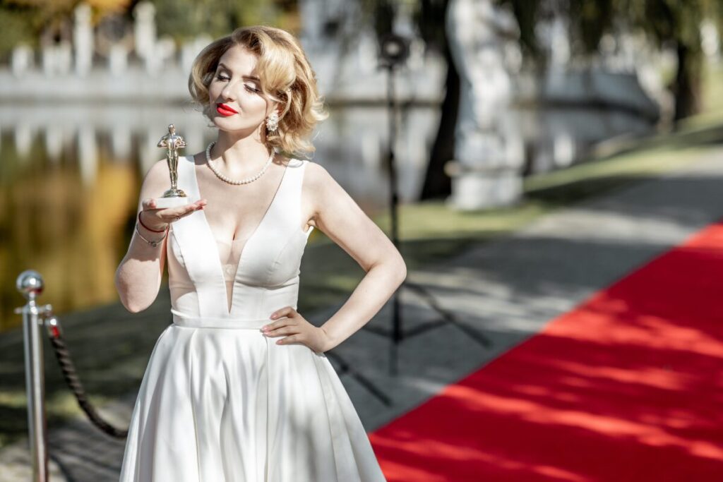 
マッチングアプリで顔出ししない女性
ホントに顔を出せない人っているの？
レッドカーペット上の大女優