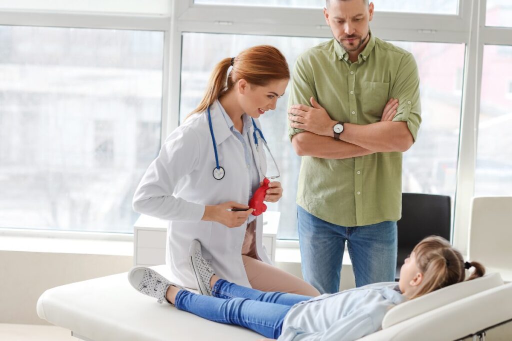 汚部屋女子の結婚
汚部屋女子が結婚しちゃだめです
病院で診察を受ける父と子