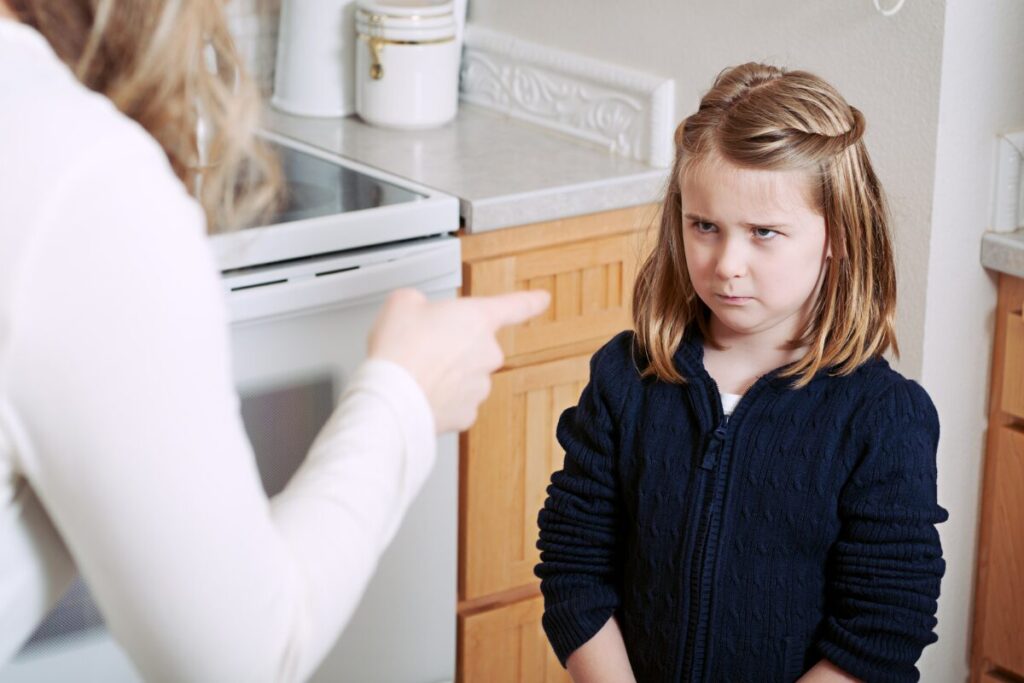 自己肯定感が低い女の恋愛
自己評価が低い原因
しかられる子供