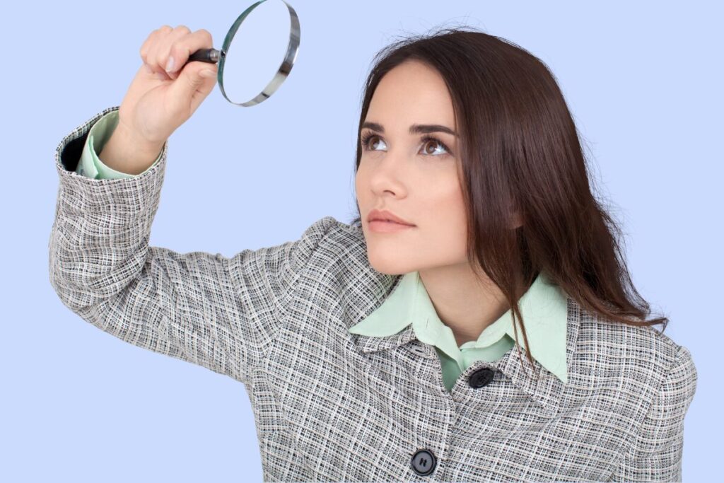 マッチングアプリで顔出ししない女性
本末転倒なプロフィール
探偵っぽい女性