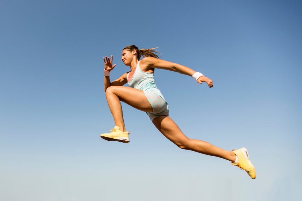 危険からいち早く逃げる完璧なスタートダッシュ
最初の一歩が全てです
飛び出す女性