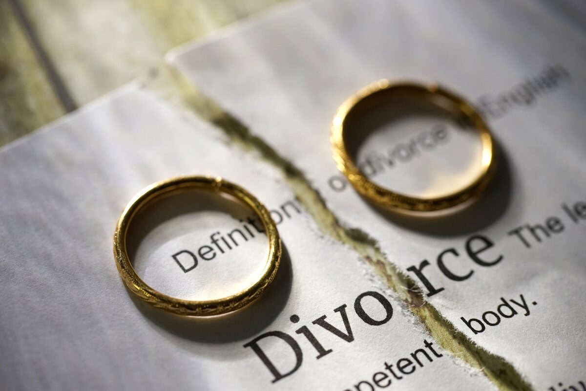 それでも旦那と別れたい 旦那と離婚したいのに、いざとなるとどうしたら良いのか分からない。切り出せない、言っても聞いてくれない。はい、それ人生の無駄です！さっさと離婚しちゃいましょう。