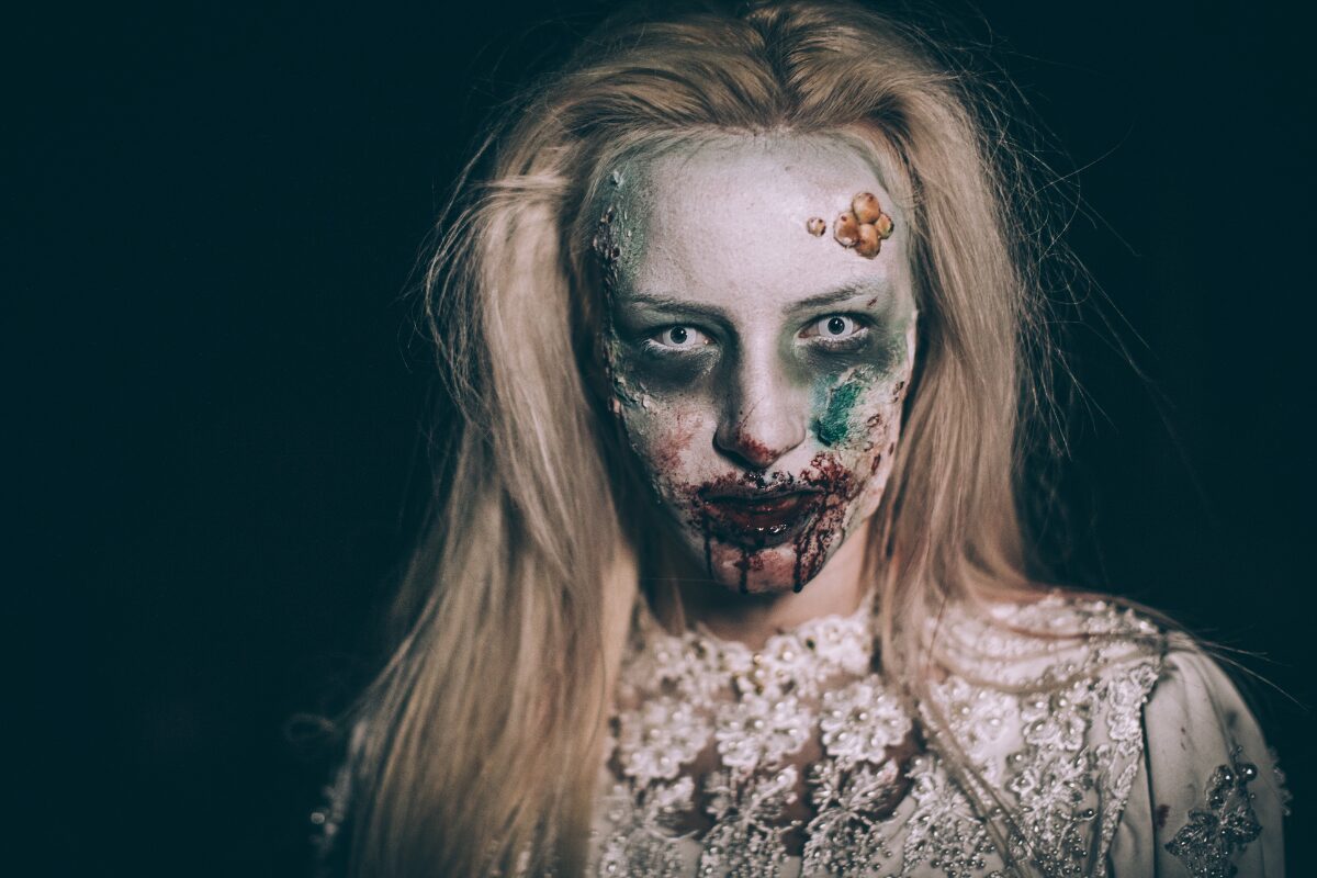 ハロウィンってなんだ！ いつの間にやら私たち日本人の心にぬるっと入ってきたこいつ。西洋版のお盆なのか？魔法の言葉を玄関でわめけば無料でお菓子をもらえる日なのか？そもそも呼び名はハロウィン？ハロウィーン？というわけで調べてみました。