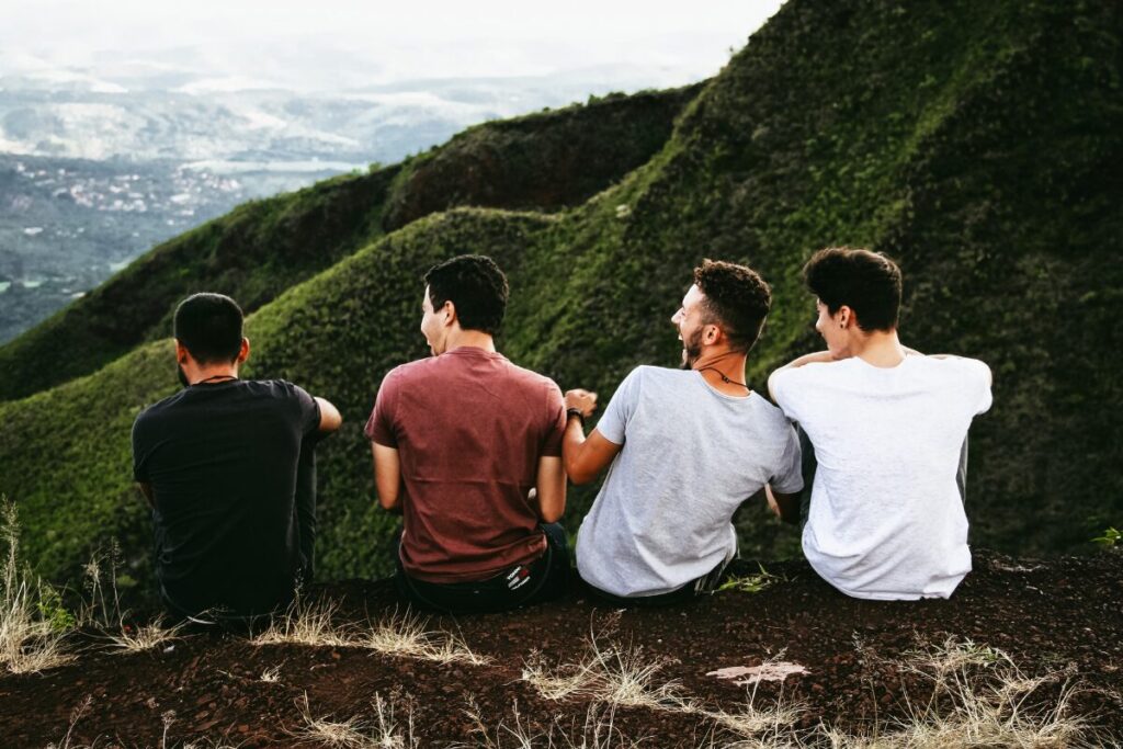 バツイチ彼氏のススメ？
バツイチも十人十色
横並びで座る男性たち