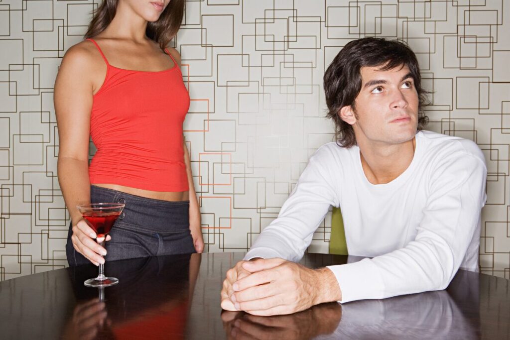 男の嫉妬がやばい！
嫉妬が起こすこと
つめよる女性