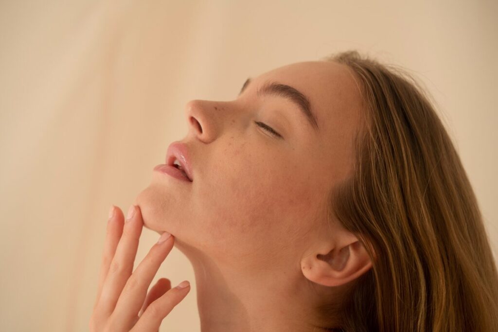 肌年齢なんて！
そうは言っても気になる肌年齢
肌を気にする女性