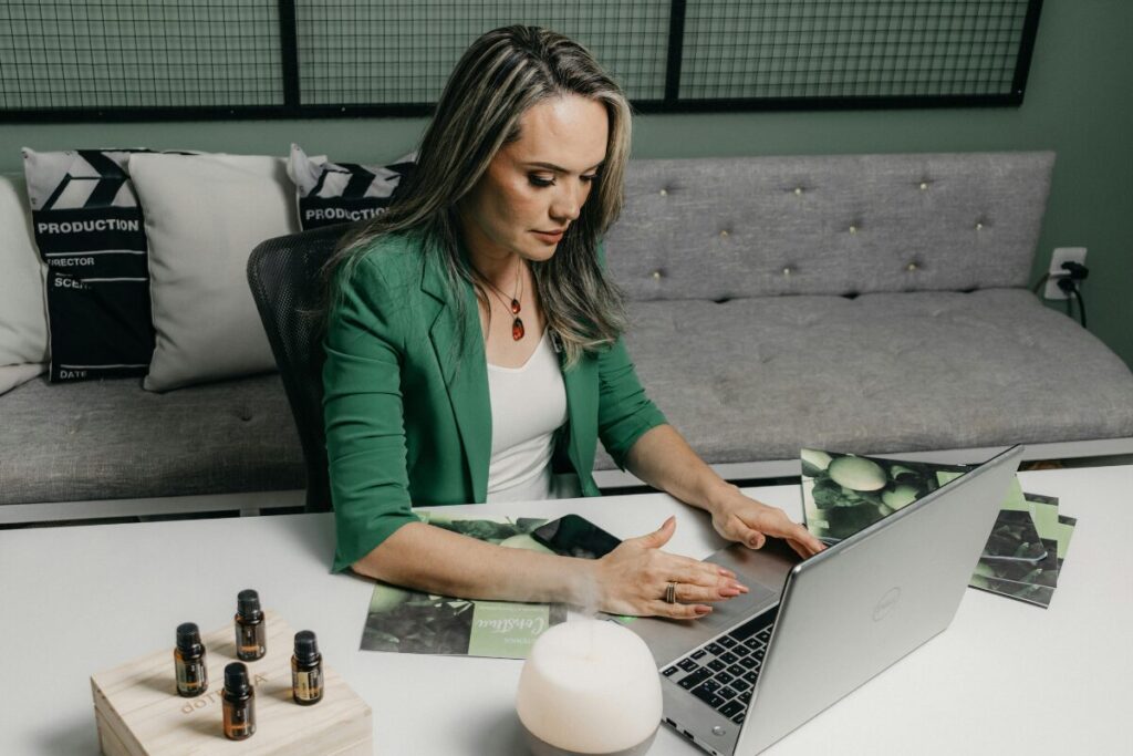 販売戦略会議　売れないオヒトリサマ必見、目からうろこの戦略とは？
マーケ担当の分析（自称バリキャリ、40代未婚女性）
バリキャリ風な女性