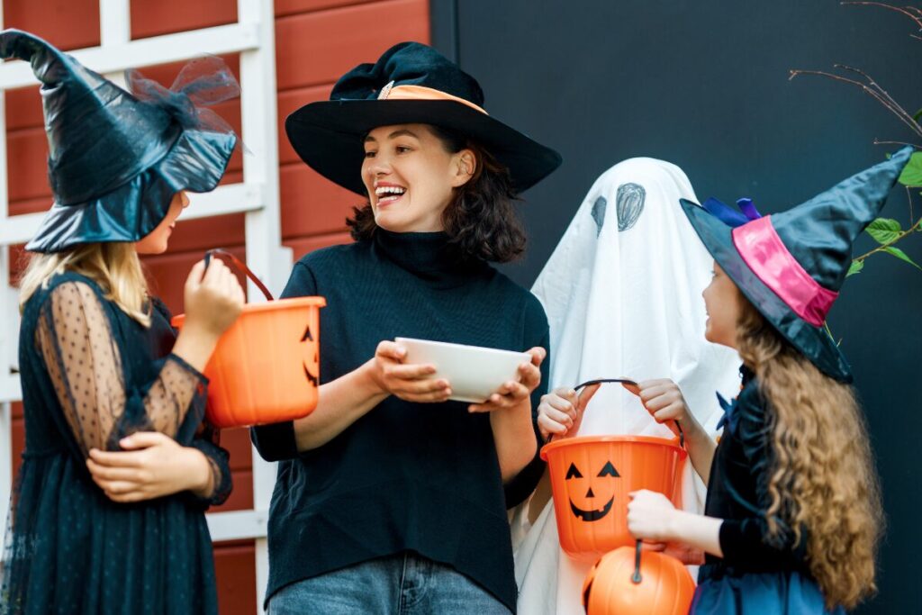ハロウィンってなんだ！
Trick or Treat？
お菓子をねだる子供