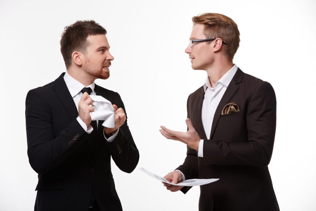 男の嫉妬がやばい！
男同士の争い
言い争う男性