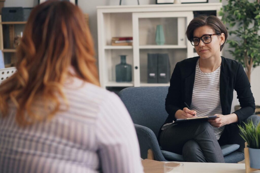 それでも旦那と別れたい
相談できる人
弁護士に相談する女性