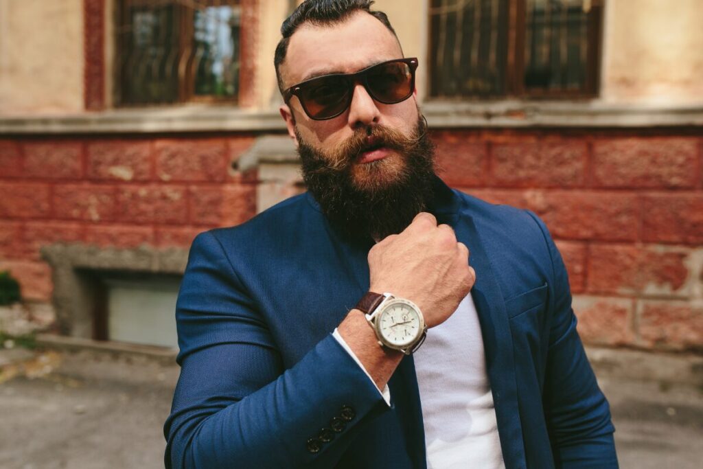 販売戦略会議　売れないオヒトリサマ必見、目からうろこの戦略とは？
営業部長（40代 自称イケオジ）
自称イケオジ