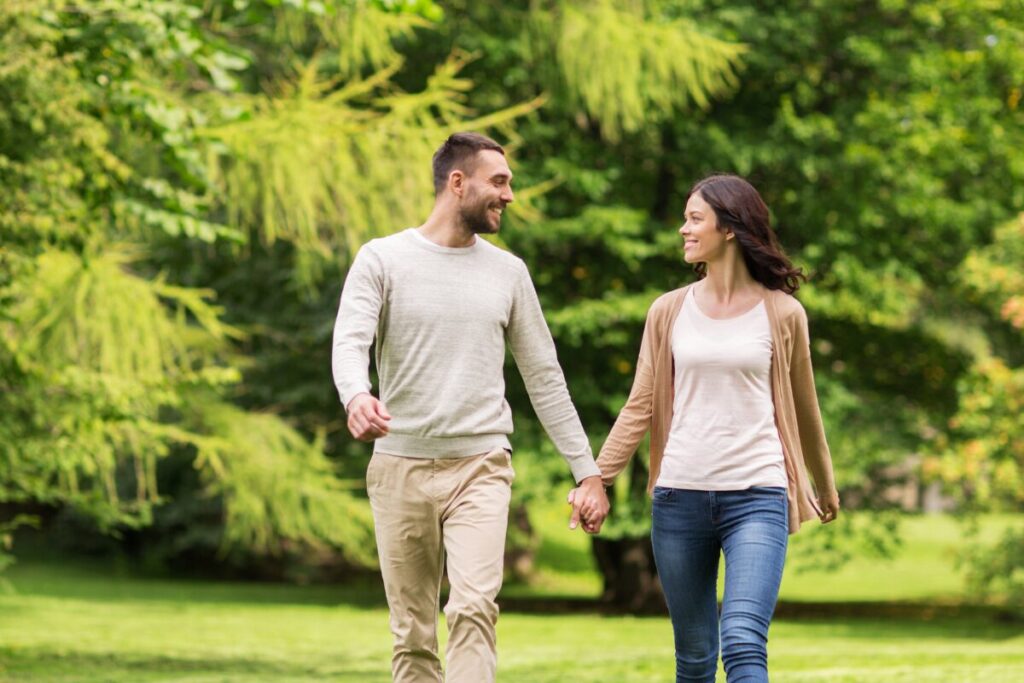 幸せの時間
休日を上手に
公園を散歩する夫婦