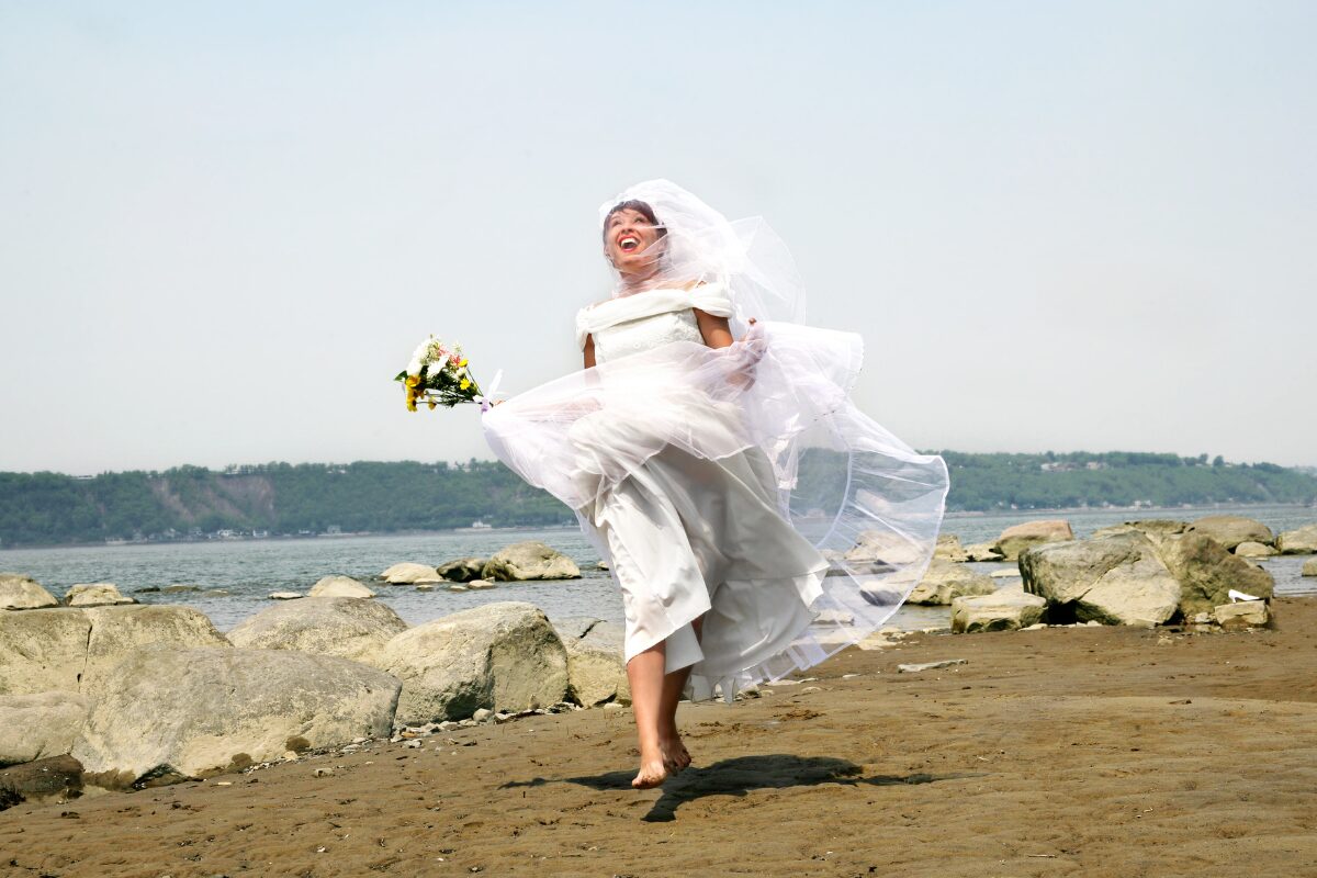 早く結婚した方がいい 2025年の結婚平均年齢は男性が31.1歳、女性が29.7歳です。いよいよ女性も30歳が見えてきた晩婚化だからと安心している場合じゃありません！