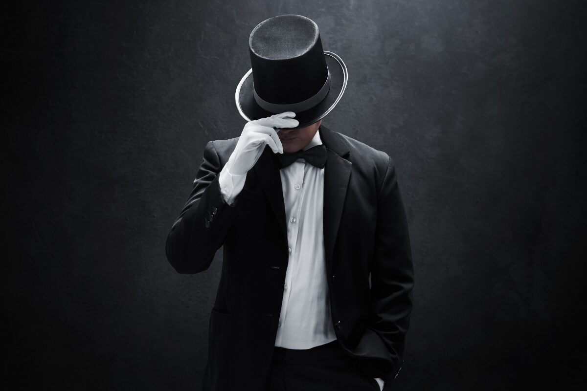 彼は一体何者？ マッチングアプリで出会った彼とめでたく交際をはじめたあなた。しかし、彼は本当にプロフィール通りの人なのでしょうか？さて、残念ながらそんなあなたの疑心暗鬼は概ね正解です。