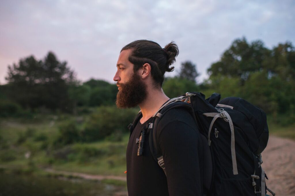 シン・オヒトリサマ
穏やかな生活
大自然の中の男性