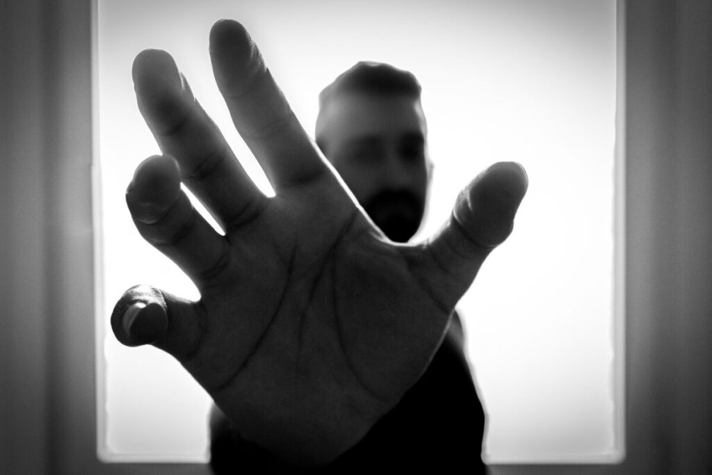 ロクデナシを引き寄せるオンナ
ロクデナシが好む女性の特徴
手を伸ばしてくる男性