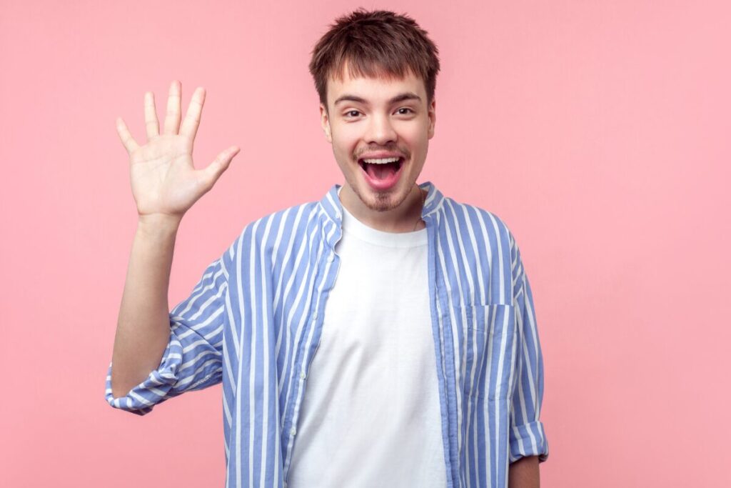 シン・オヒトリサマ 
最強のオヒトリサマ
ヘラヘラしてる男性