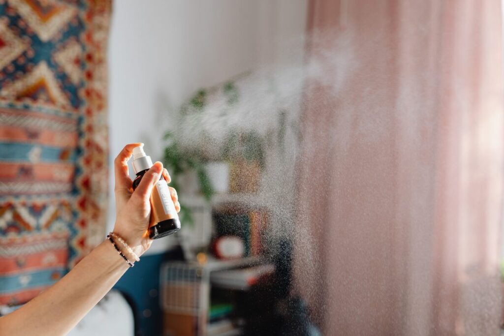 ロクデナシを引き寄せるオンナ
彼等を寄せ付けないためには
殺虫剤をまく女性