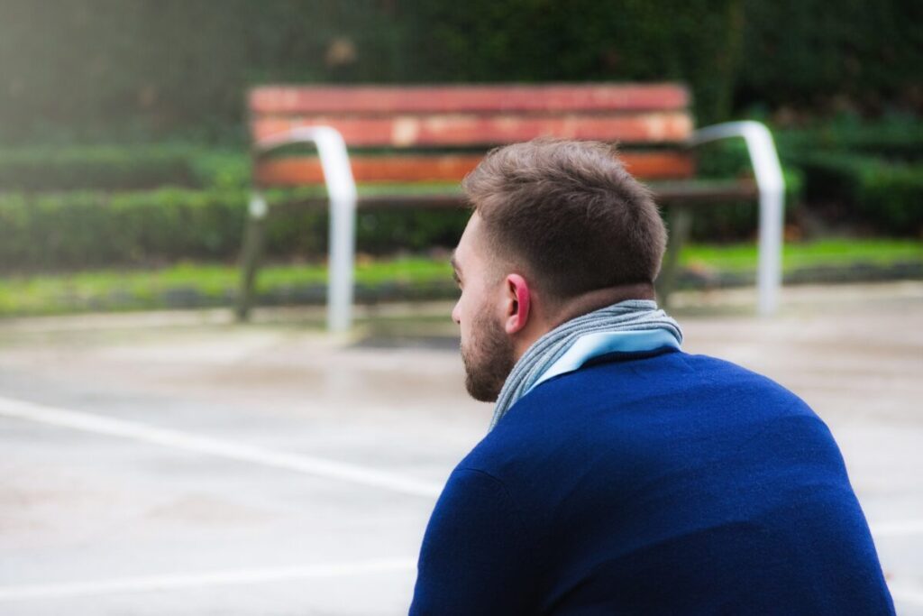 出会いが無いと嘆く前に
しかしご注意を
後ろ姿の男性