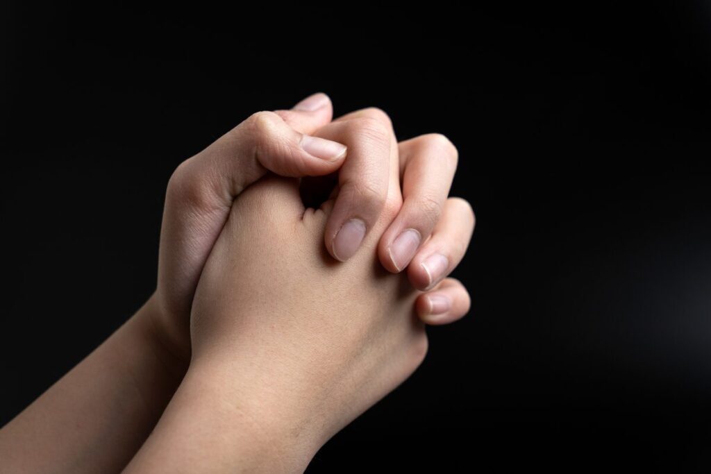 恋愛占い　信じる？信じない？
占いという文化
祈る手