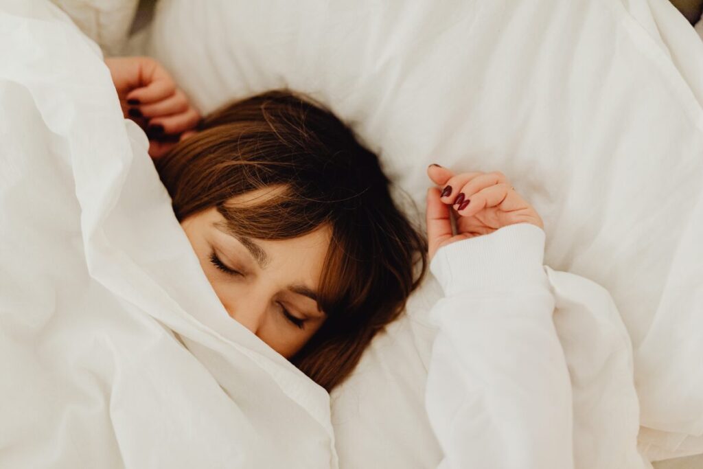 1年で何キロ痩せますか？
1月
睡眠する女性