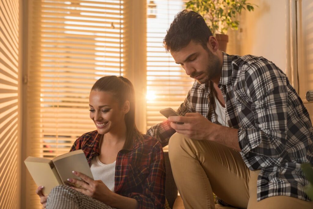 夫婦で過ごすクリスマスイブ
盛り上がらん
違うことをしている夫婦