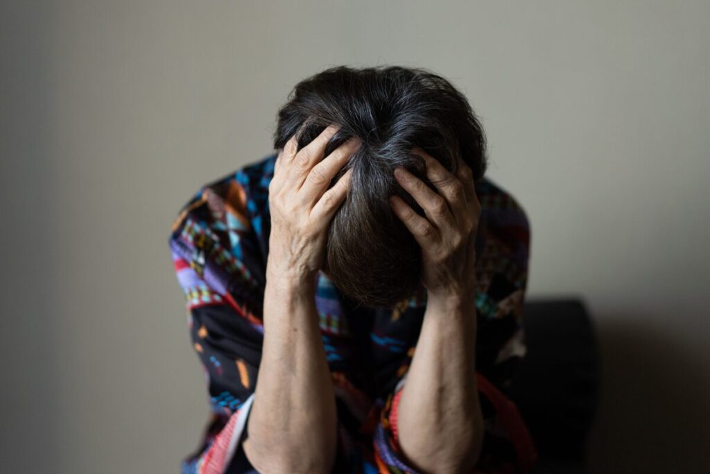 ブルー、ブルー、うるさいよっ！
その原因
頭を抱える人