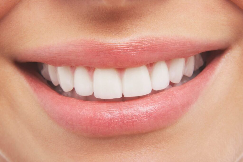 あなたが見習うべき美しい女性
微笑む唇
笑顔の口もと