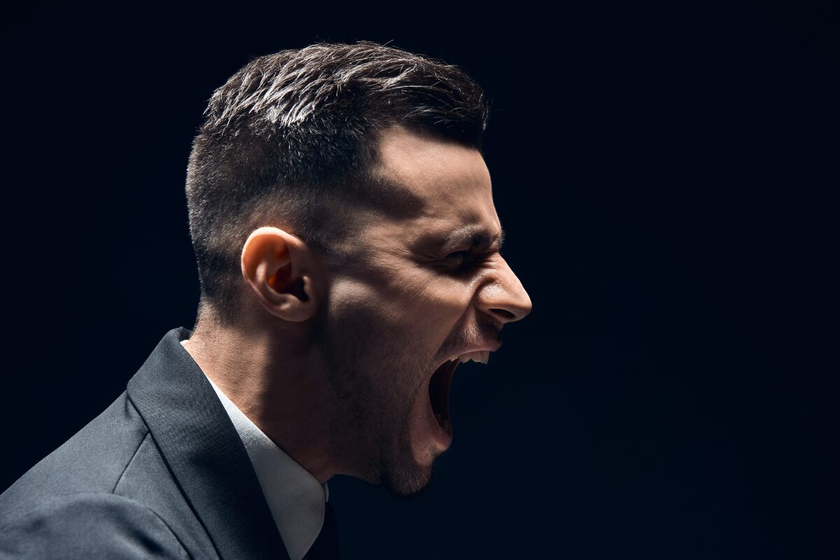 モラハラ彼氏 付き合う前は優しかった彼。交際が始まった頃から物言いが強くなり、やたらと上から発言が目立つように…。そんなモラハラ気質の彼氏に出会ってしまったら？