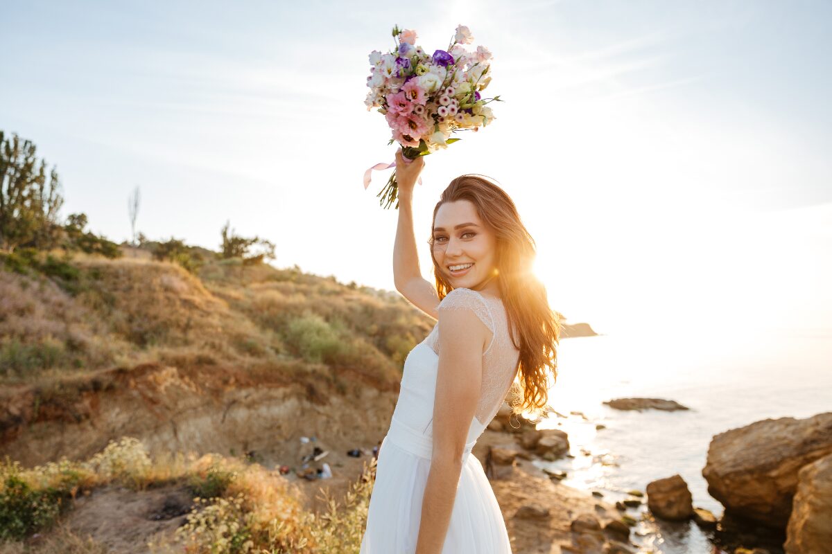 結婚式はした方がいい！ 入籍はしたものの、派手にお披露目も柄じゃないしお金かかりそうだしという理由で結婚式を挙げないカップルが増えています。そもそも入籍すら躊躇しているカップルも。 ほんの20年程前まで約9割の入籍後カップルが結婚式を挙げていたのに…なぜ？