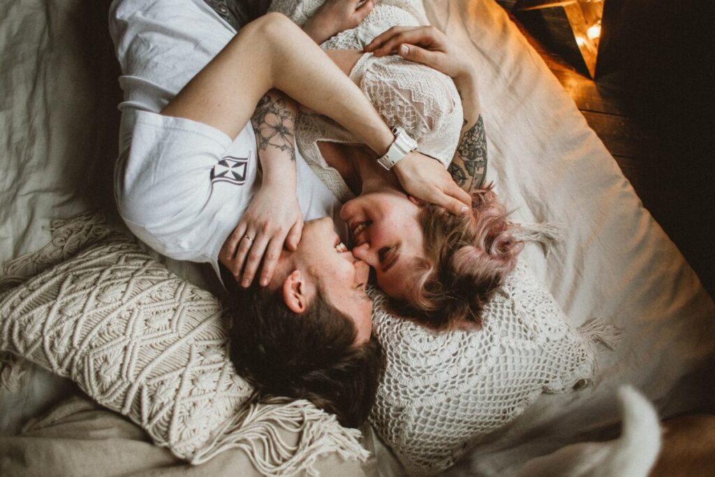 現実的な不倫の末路
ピロートークでアガりすぎでしょ
ピロートーク中のカップル