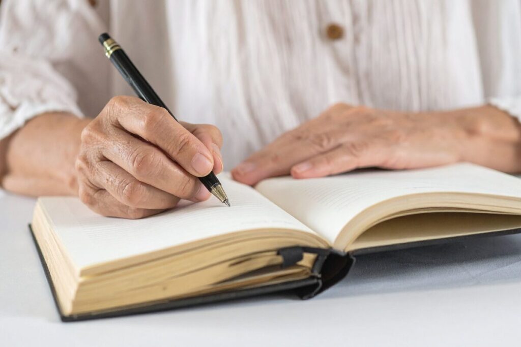 戦争なんて賛成する人いる？
ありもしない世界の上
物語を書く人