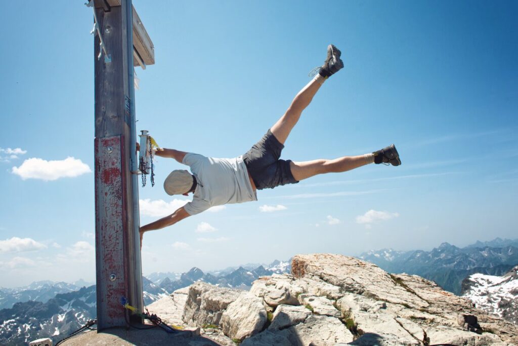 何故ストーカーになる？
執着の定義
必死につかまる男性