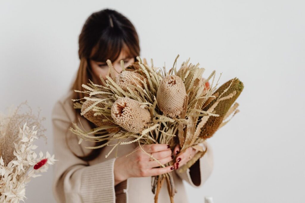 結婚相談所が開催するイベントに参加してみました
黙々と作業は進む
作業する女性