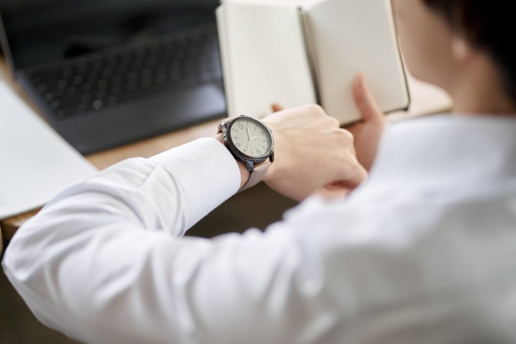 お見合いしてみました
予定時間
時計をみて時間を気にする人