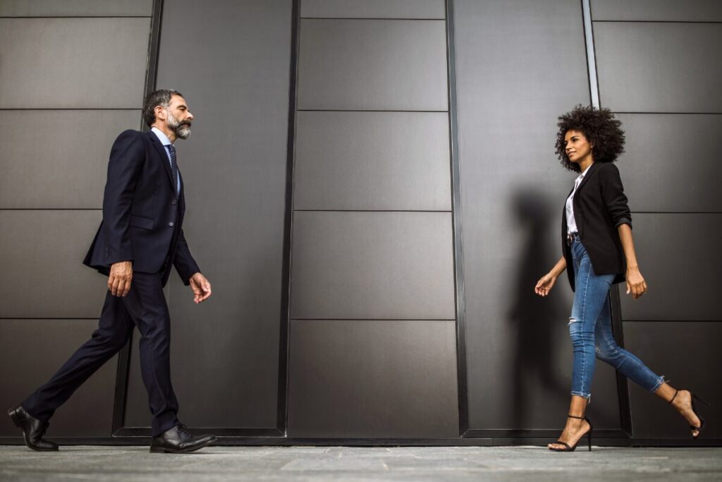 お見合い参加してみました　の、その後
歩み寄り
歩み寄る男女