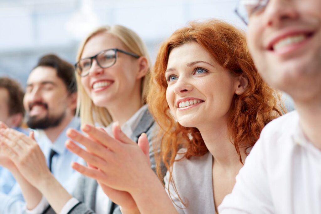 自己肯定感？いえいえ自己皇帝感
全てを褒めましょう
拍手で称える人々