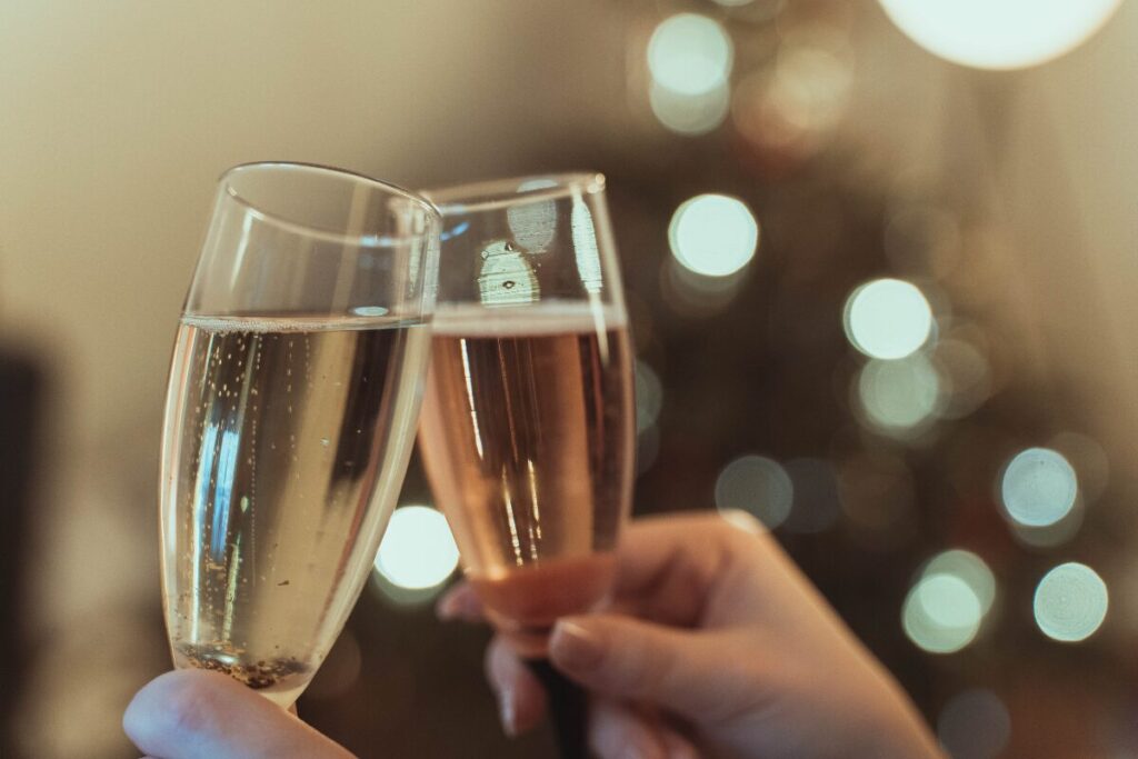 夫婦でホームパーティー
開始の宣言と乾杯
グラスを合せる